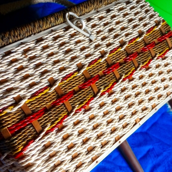 Ol' Vintage Wicker Trunk with Legs & Handle! - Picture 7 of 7